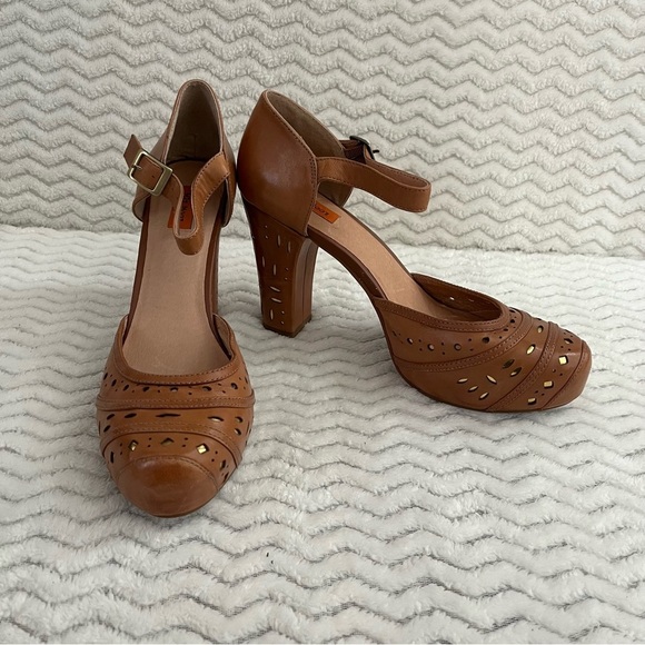 Miz Mooz Shoes - Miz Mooz "Fargo" Brown And Gold Details Mary Jane Platform Heels Sz 11